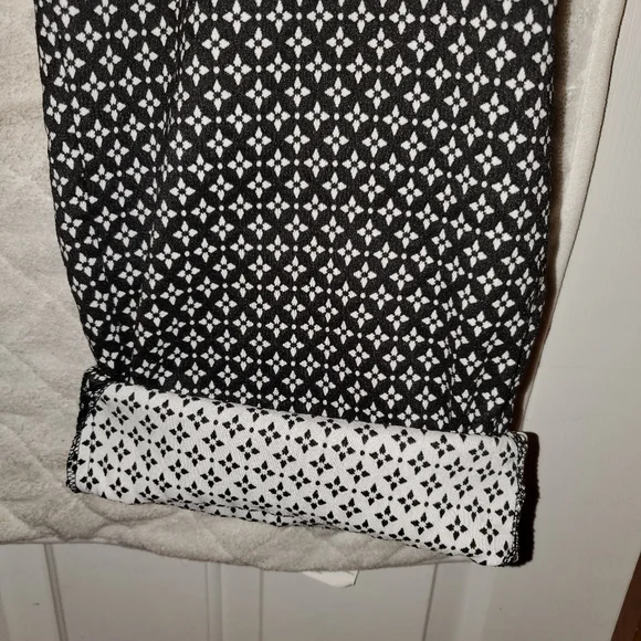 Lane Bryant 28 black white pattern The Lena capris crop ankle pants stretch - Picture 5 of 7